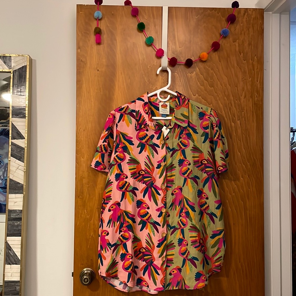 NWTs Farm Rio Button—down Parrot Print Top!